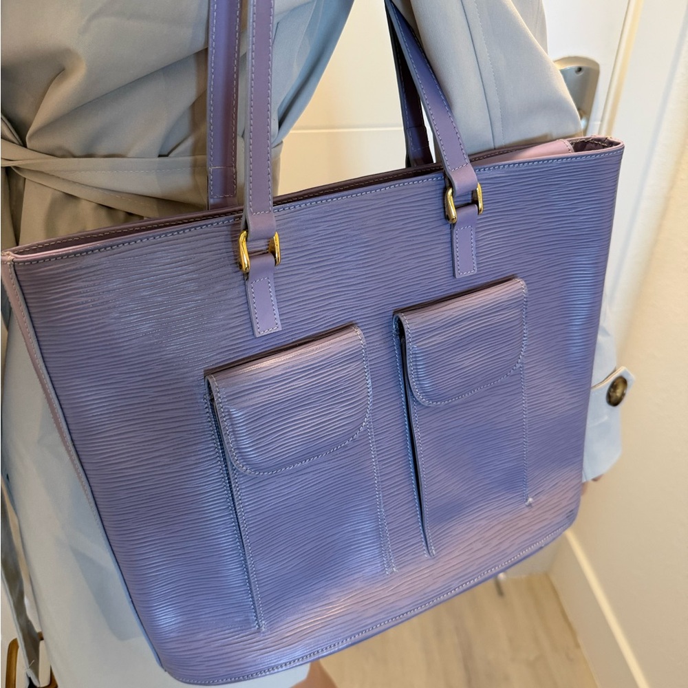 Lavender Textured Tote Bag with Front Pockets